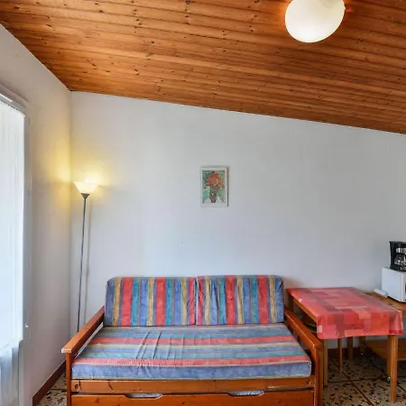 Classy Holiday In Saint-savinien With Sauna, Jacuzzi Vakantiehuis