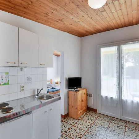Classy Holiday In Saint-savinien With Sauna, Jacuzzi *